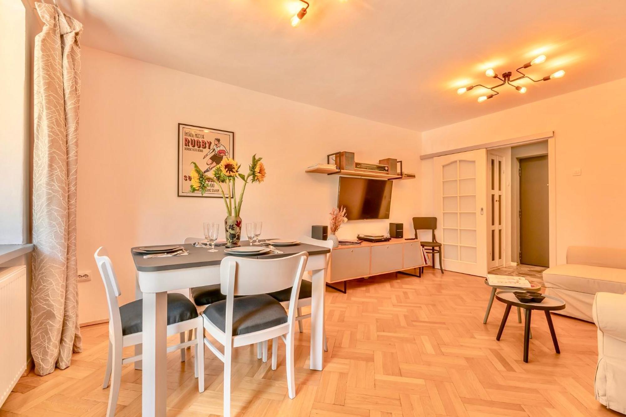 Castanilor 6 - Hip Industrial Apartment Close To City Centre Brasov Luaran gambar